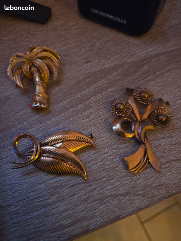 jolie broche années 50 avec papillon
