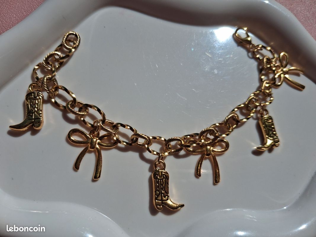 Bracelet doré avec charmes (image 2)
