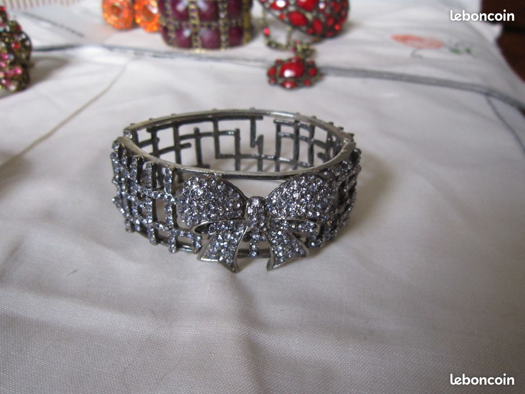 Divers bracelets rigides (image 4)