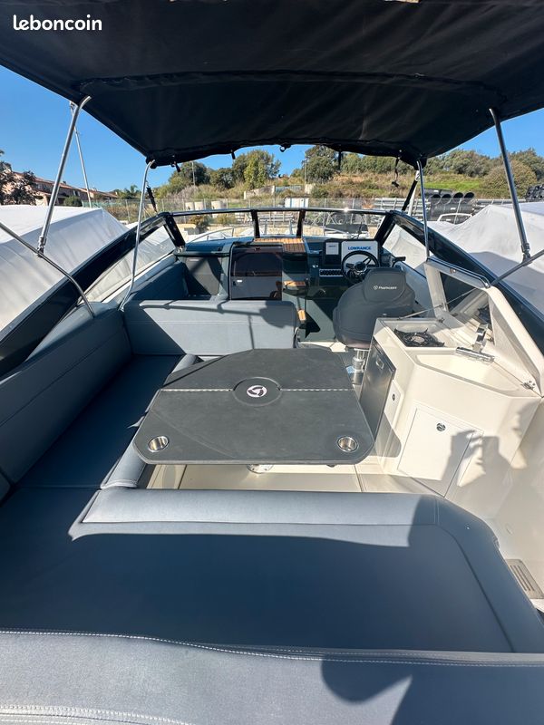 Parker 800 Cruiser 2022 — Mercury Verado 350 — 220 h — Reprise LOA (image 3)