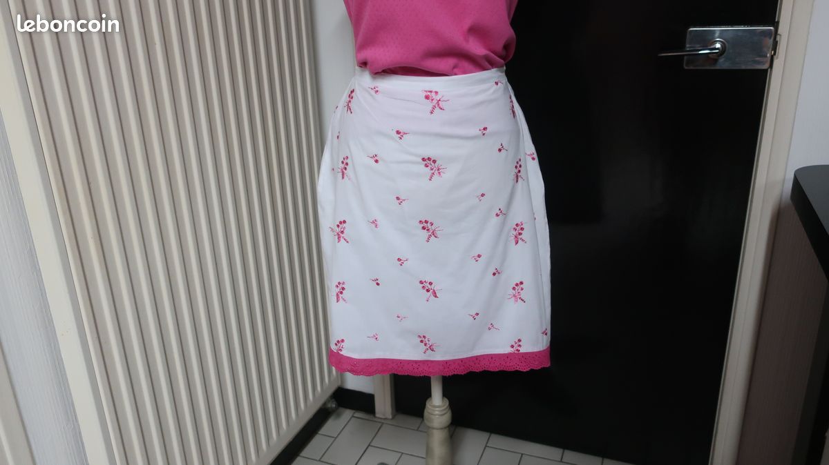 Jupe blanche Vintage avec Broderies et Dentelle rose (image 1)