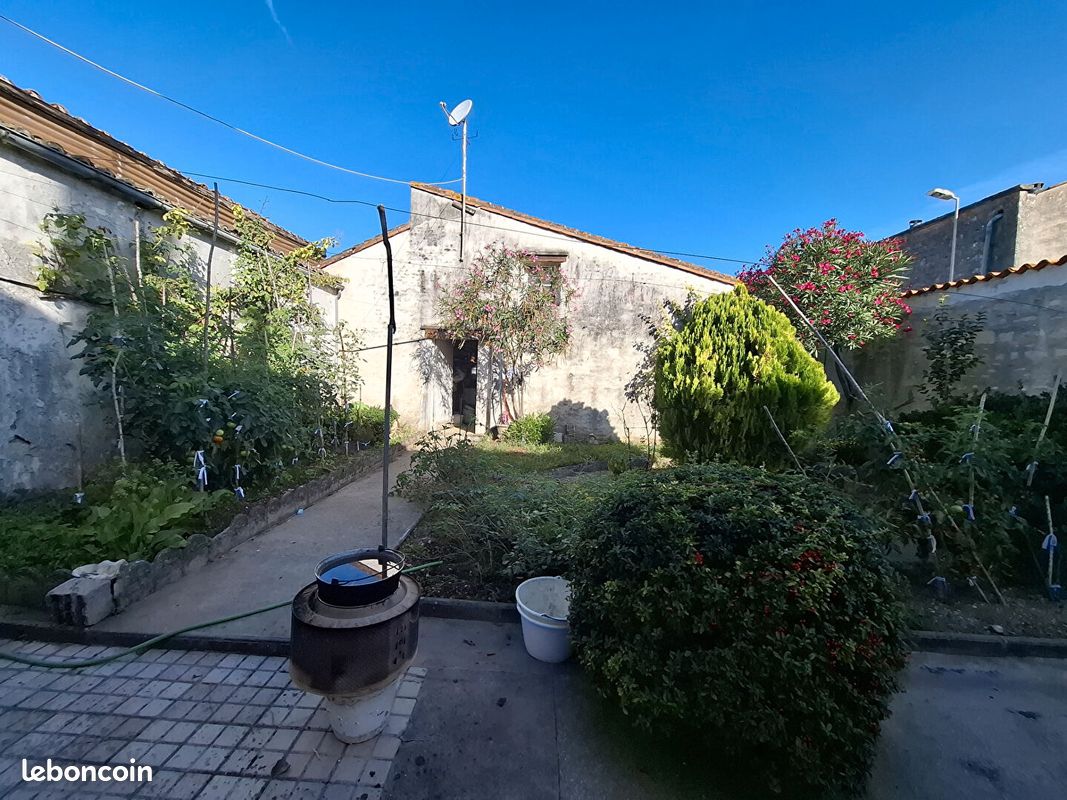 Maison 7 pièces 230 m² · à Beauvais-sur-Matha · 230 m² · 114 000 €