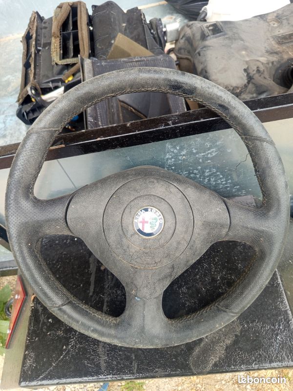 Volant alfa romeo (image 1)