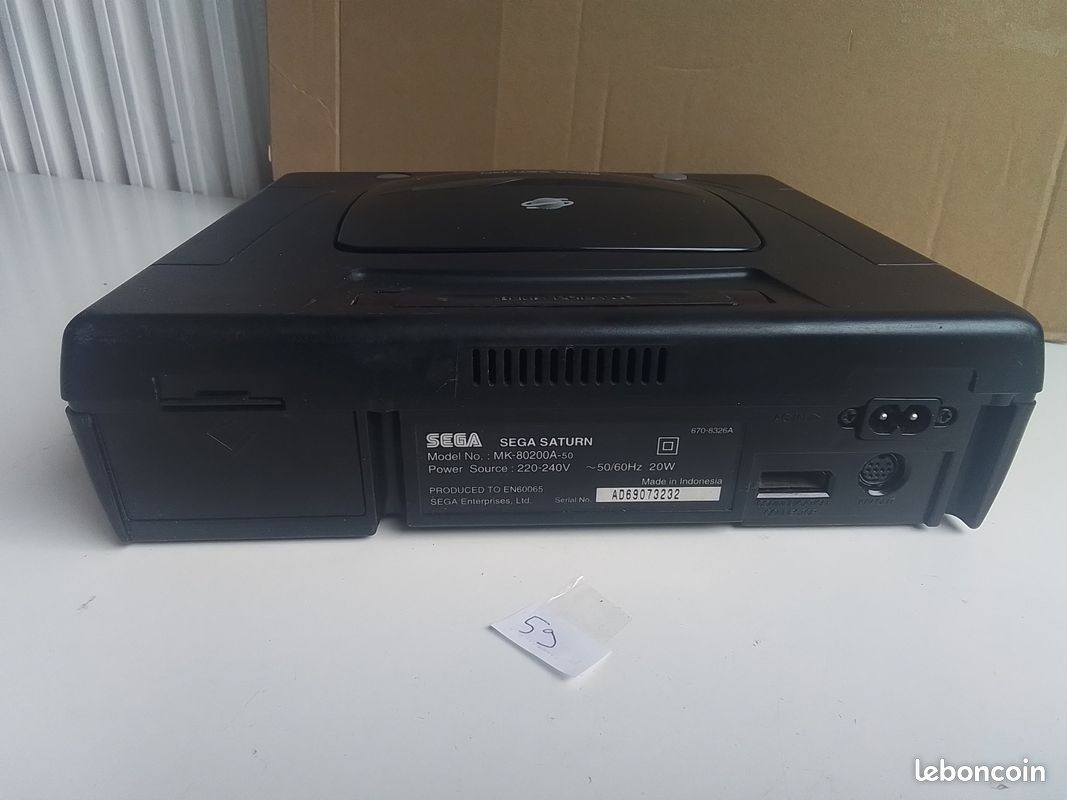 console Sega Saturn + 2 manette + 1 jeux