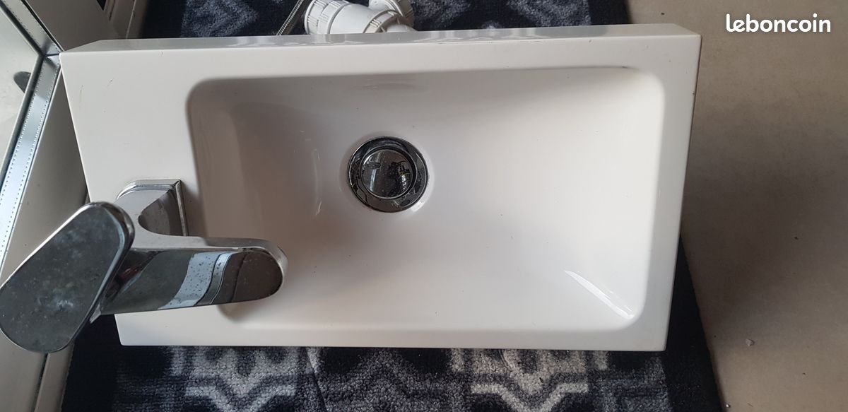Lave mains avec miroir et robinet (image 2)