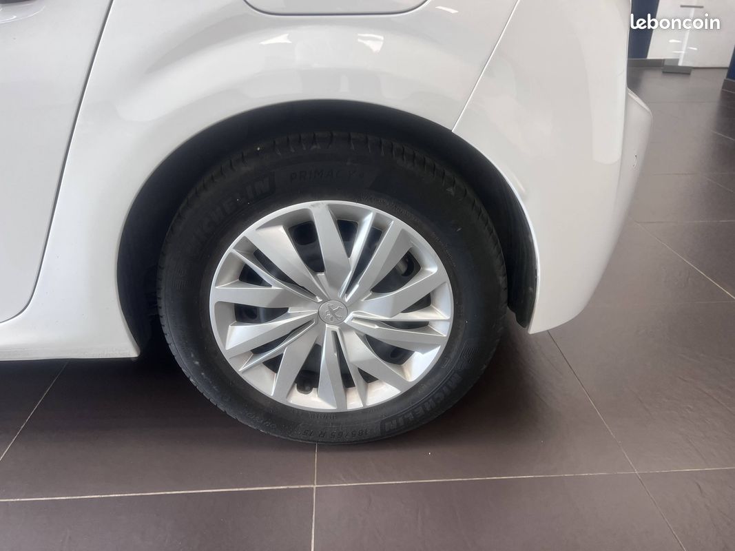 Peugeot 208 bluehdi 100 s&s bvm6 premium (image 9)