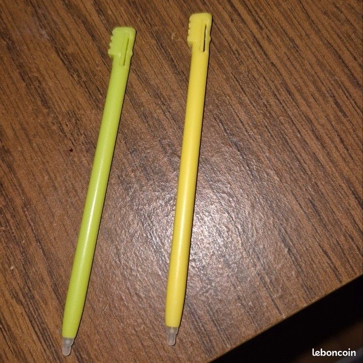 Lot de 2 stylets de DS (image 2)