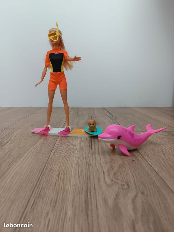 Surfer barbie (image 1)