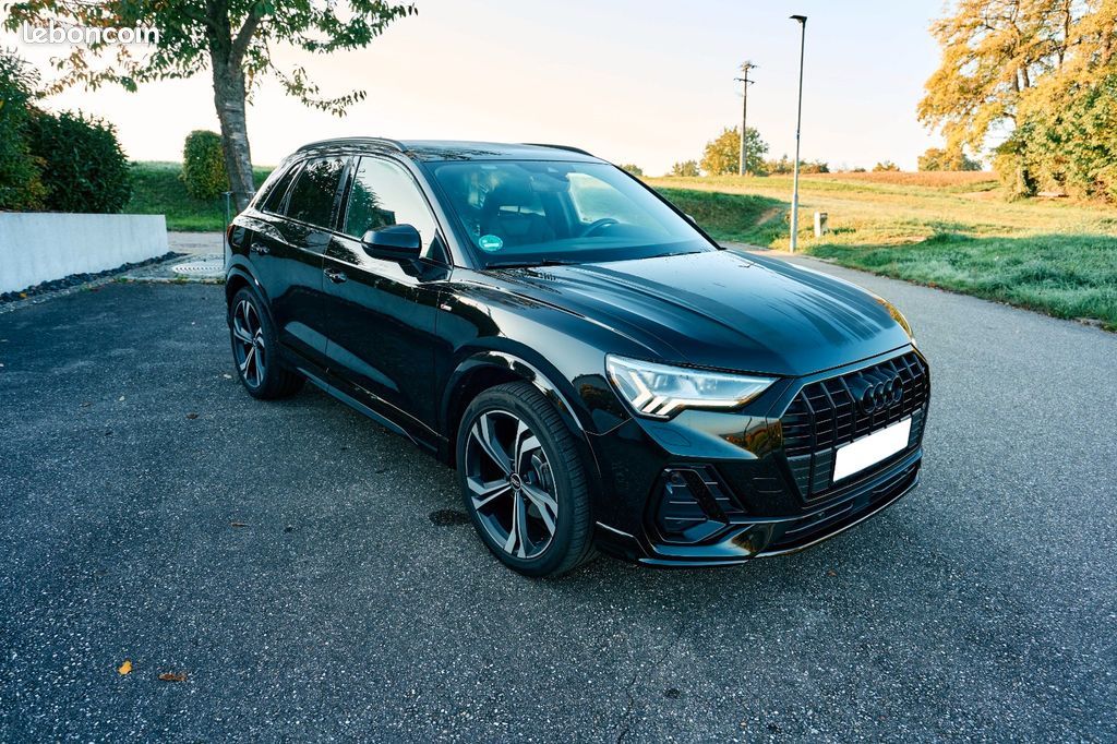 Audi Q3 35 TFSI 150 ch S tronic 7 S line - Voitures