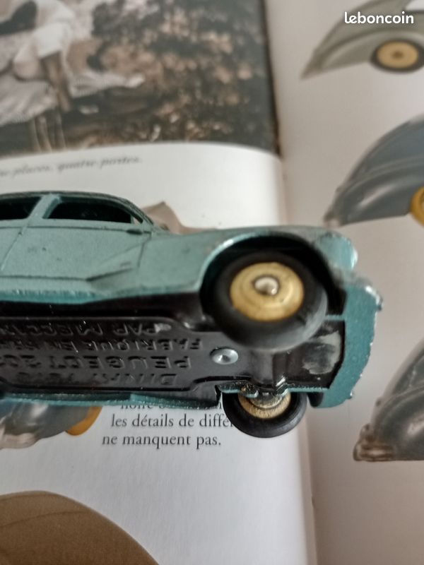 Dinky Toys France - Peugeot 203 Réf 24 R - Petite Lunette AR - 1951 - Bon état