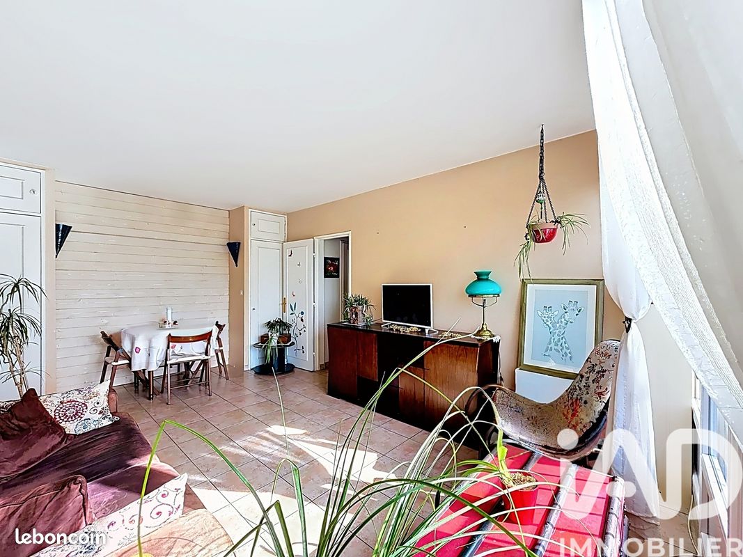 Appartement 2 pièces 44 m² · à Chennevières-sur-Marne · 44 m² · 160 000 €