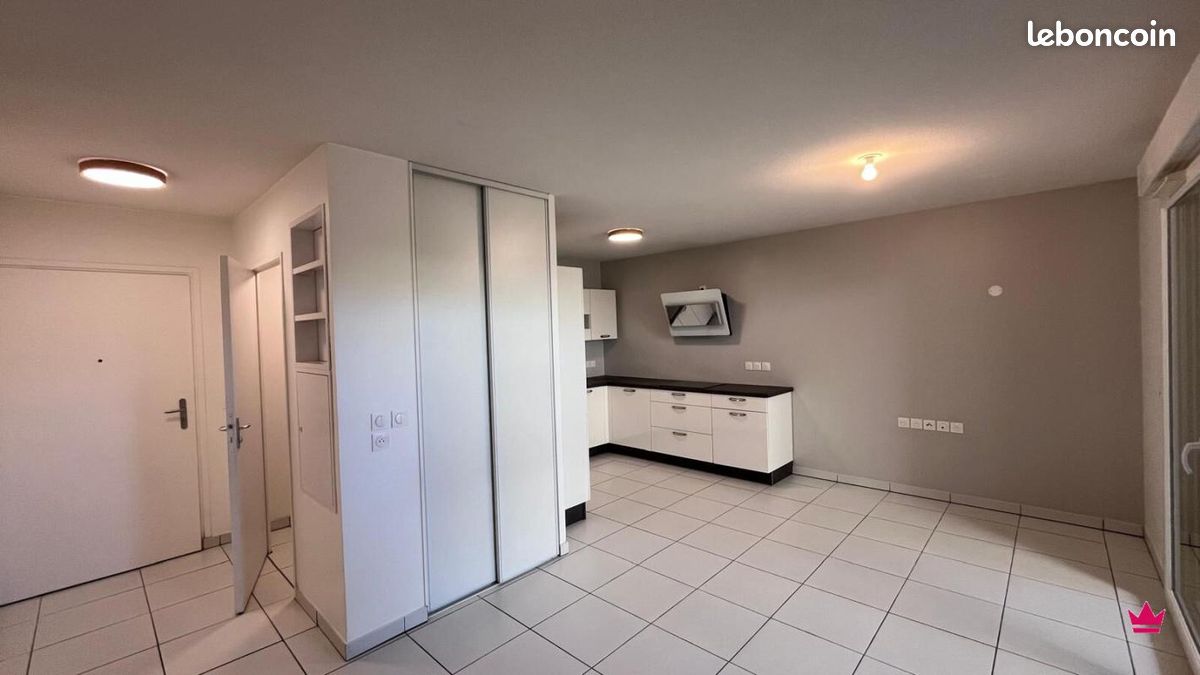 Appartement 2 pièces 43 m² · à Saint-Priest · 43 m² · 880 €