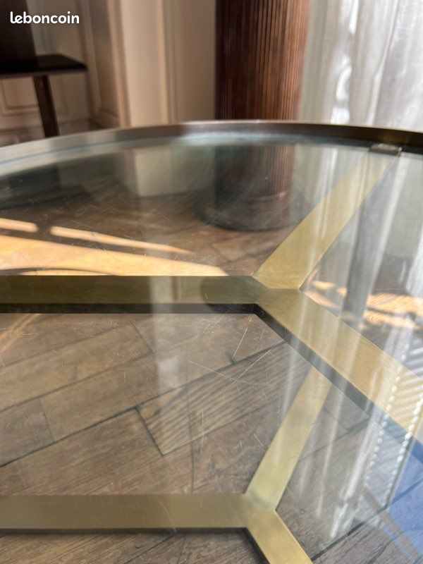 Table basse ronde laiton brossé et verre (image 4)