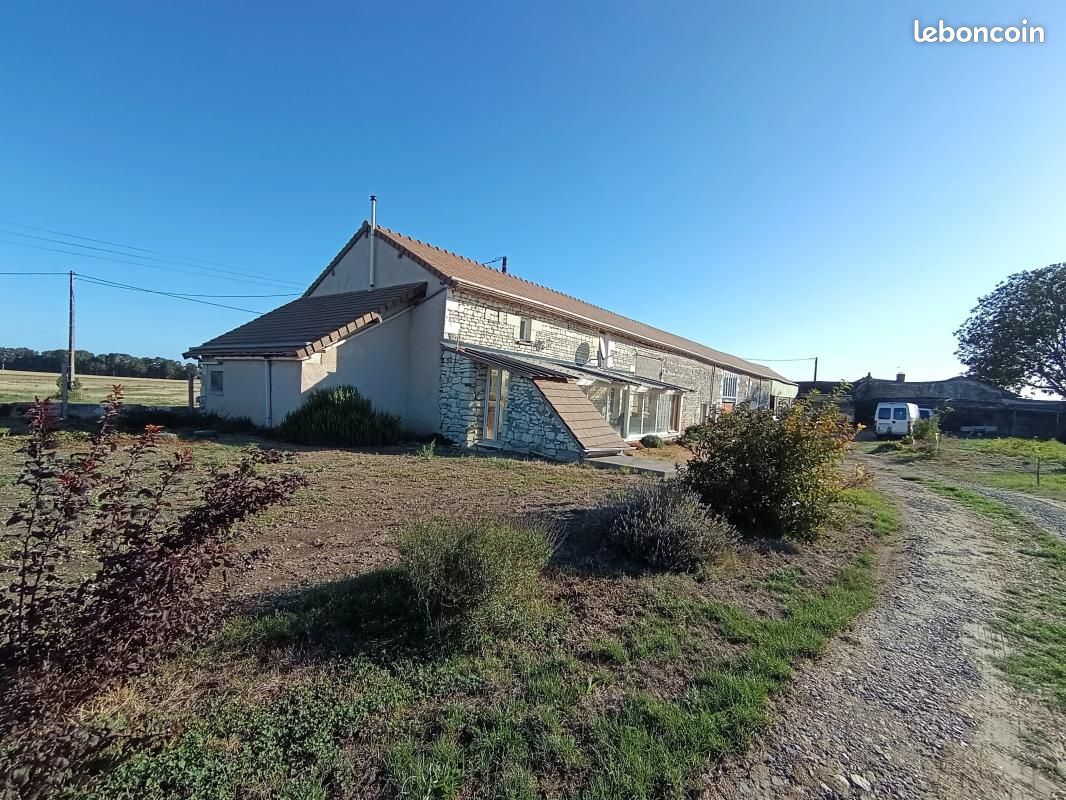 Maison 5 pièces 103 m² · à La Roche-Rigault · 103 m² · 220 000 €