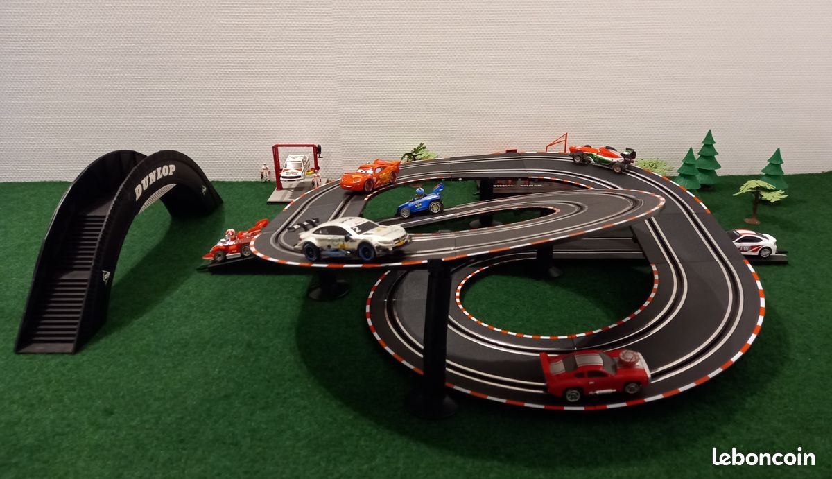 Extension de rails "L'ESCARGOT" pour circuit de voitures électrique CARRERA GO/CARRERA DIGITAL au 1/43 (image 1)