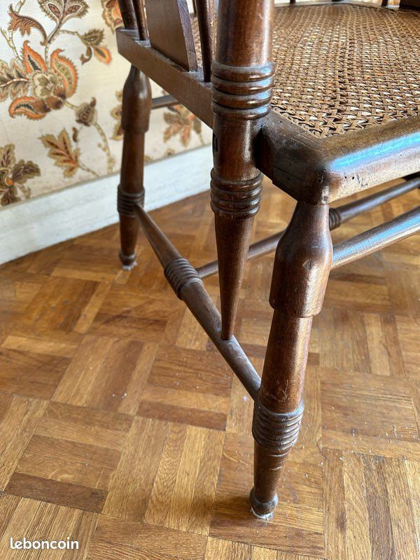 Ancienne chaise bois massif travaillée (image 3)