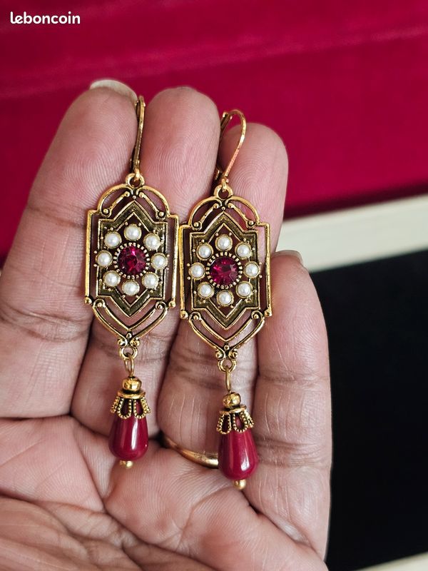 Magnifique boucles d'oreilles avec perles bordeaux et dorée (image 2)