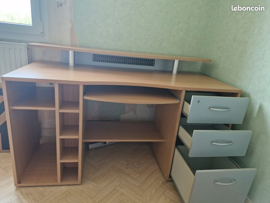 Bureau (image 1)