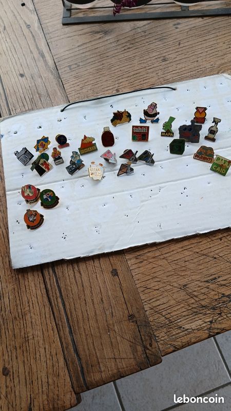 Lot de Pin's (image 8)