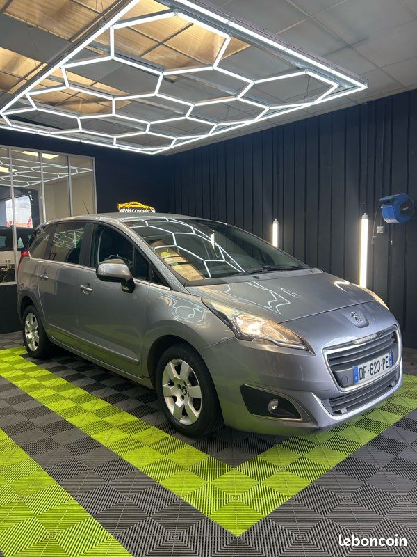 Peugeot 5008 Phase II 1.6 HDI 115ch BVA (image 1)