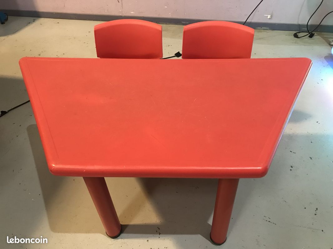 Table enfants avec chaises (image 1)