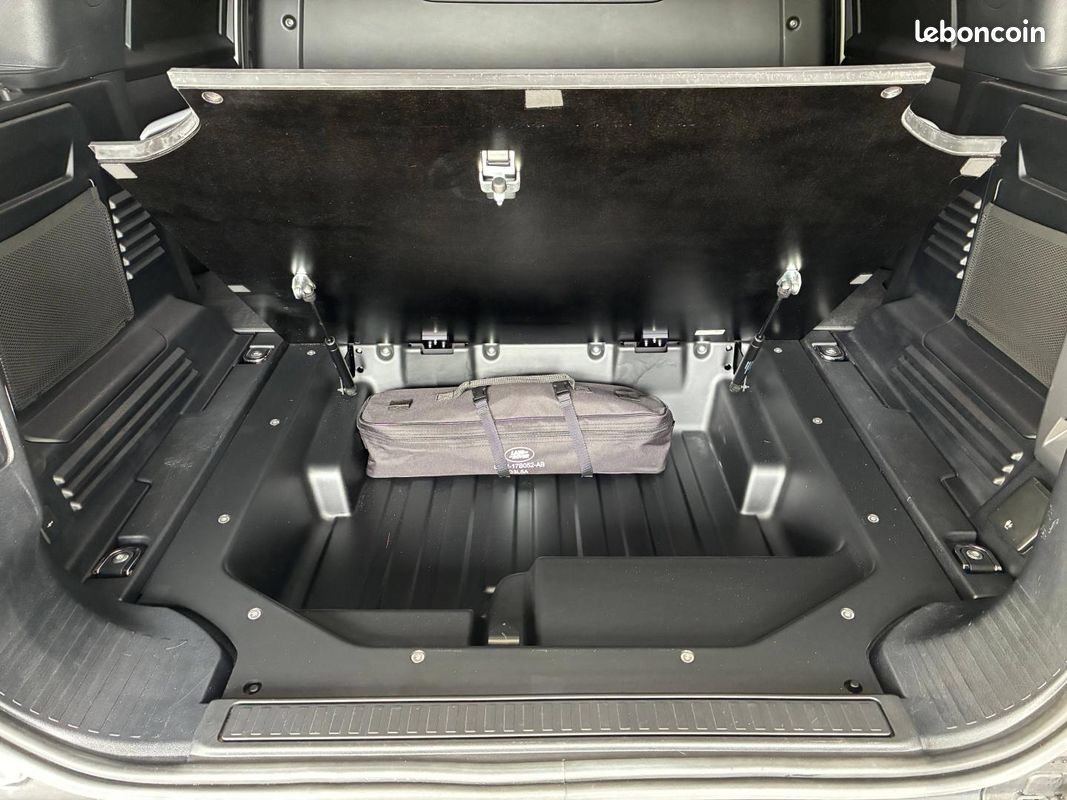 Land-rover Defender 110 3.0 D250 Hard Top S (image 16)