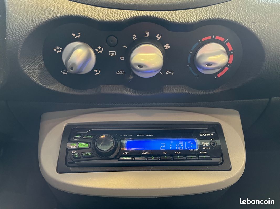 RENAULT TWINGO 1.2 75 AUTHENTIQUe (image 8)