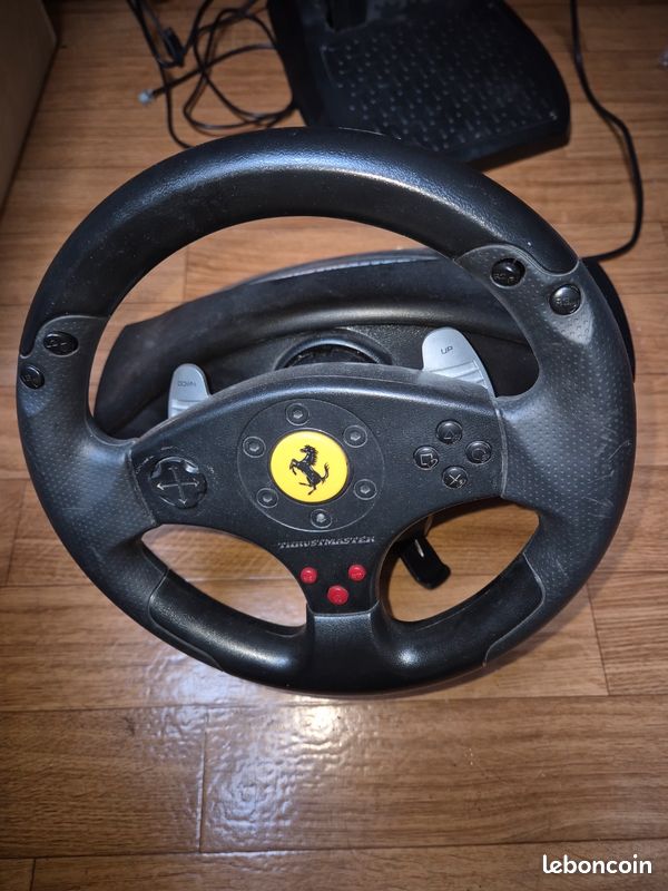 Volant de course pour console et PC Thrustmaster Ferrari GT 3 in 1 racing wheel (image 1)