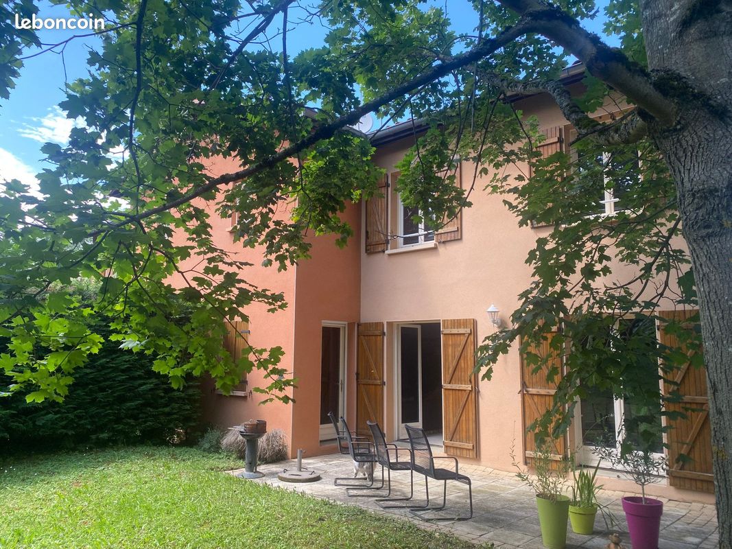 Maison 6 pièces 146 m² · à Sainte-Foy-lès-Lyon · 146 m² · 2 825 €