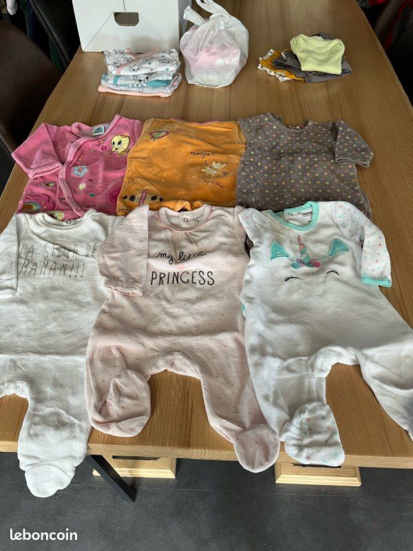 Lot bodies et pyjamas 3 mois (image 1)