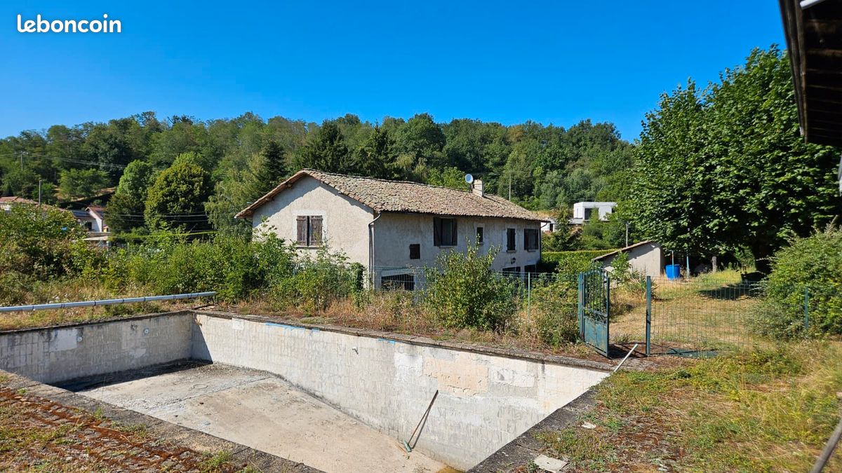 Maison 5 pièces 160 m² · à Montcarra · 160 m² · 225 000 €