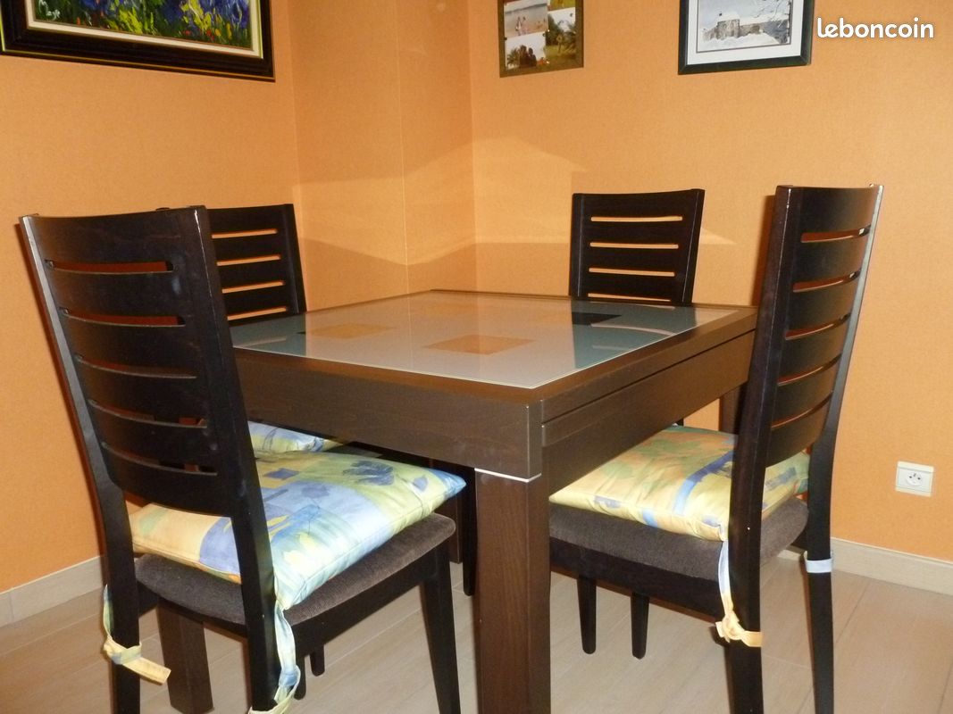 TABLE 90 X 90 et 4 CHAISES (image 3)