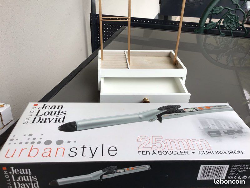 Trois accessoires deux pour les cheveux presque neuf et une boîte à bijoux maison du monde (image 9)