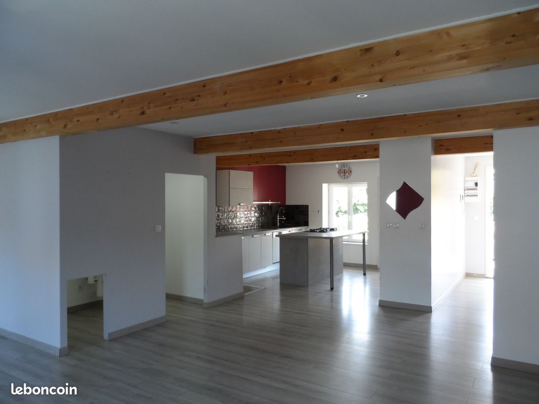 Appartement 8 pièces 172 m² · à Unieux · 172 m² · 215 000 €