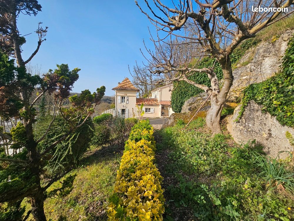 Maison 4 pièces 85 m² - Voeuil-et-Giget 16400 (image principale 0)