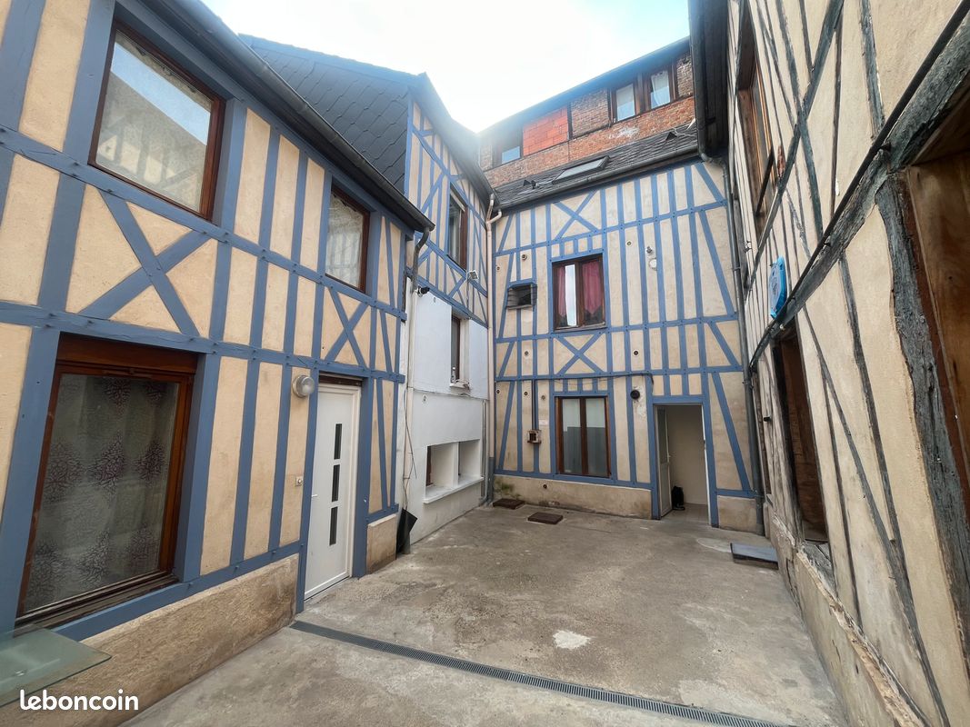 Immeuble 18 pièces 400 m² · à Elbeuf · 400 m² · 249 000 €