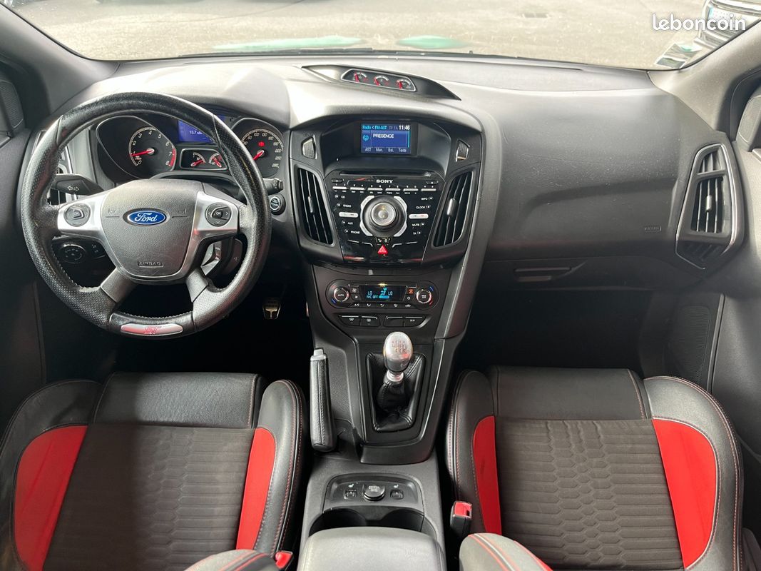 FORD FOCUS ST 2.0 SCTi 250 CV EcoBoost + SIÈGES CHAUFFANTS RECARO + BLUETOOTH + RADAR DE RECUL (image 9)
