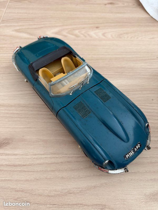 Voiture miniature Jaguar Type E (XK-E) 4.2L 1/16 – pour collection / restauration (image 2)