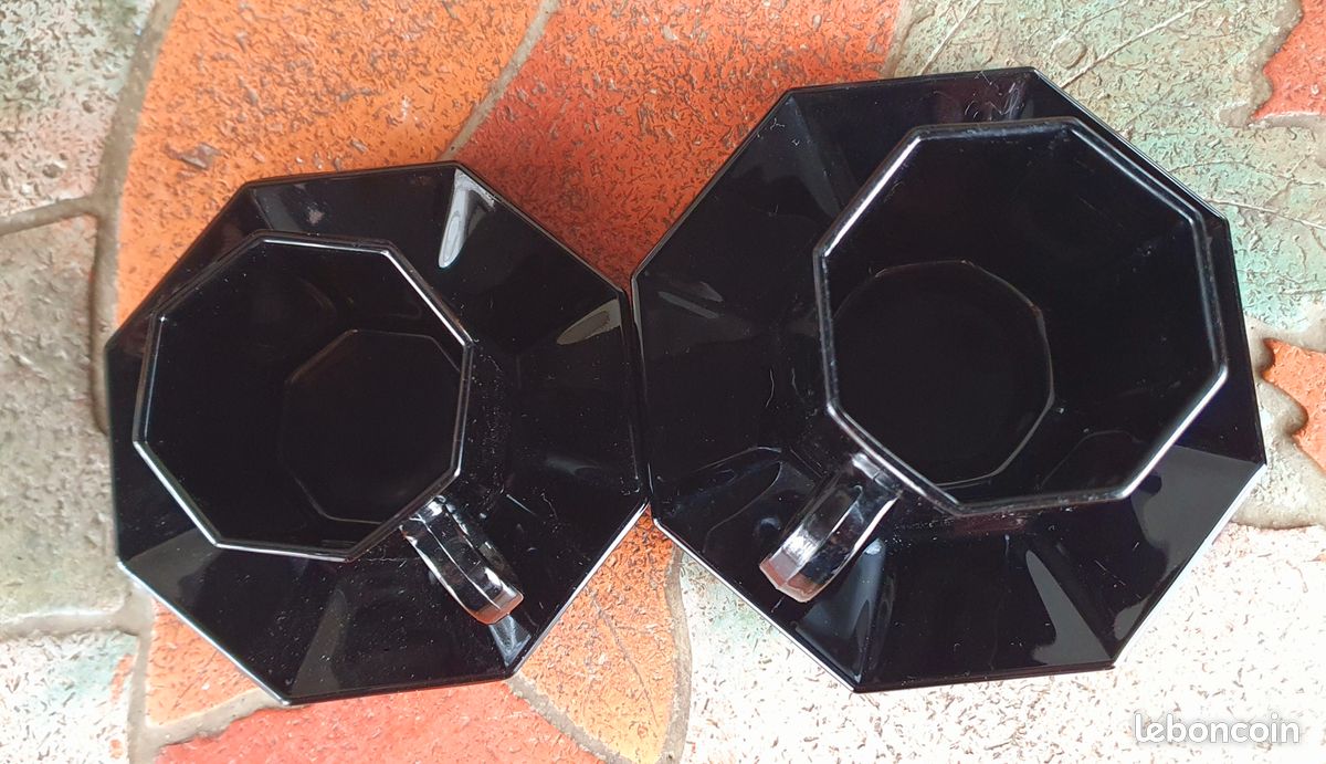 Service noir design – 15 tasses + 15 soucoupes + 4 grandes tasses + 4 soucoupes + 6 assiettes (image 6)