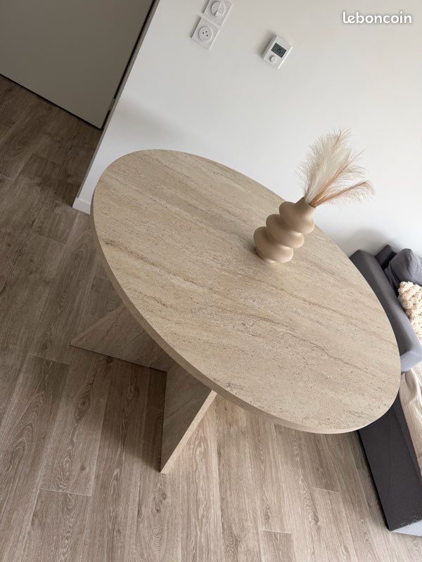 Table à manger en effet travertin (image 1)