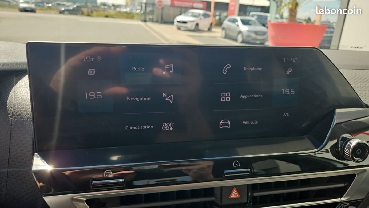 Citroën C4 PURETECH 130 SS EAT8 SHINE (image 11)