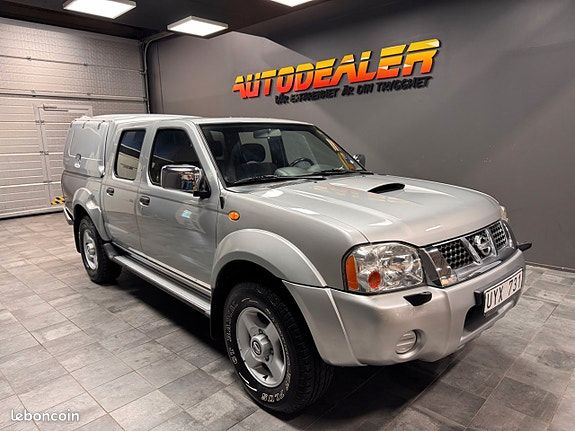 Nissan Navara Double Cab 2.5 dCi 133CH | Faible Kilométrage 4x4 Attelage Climatisation Sièges Cha... (image 1)