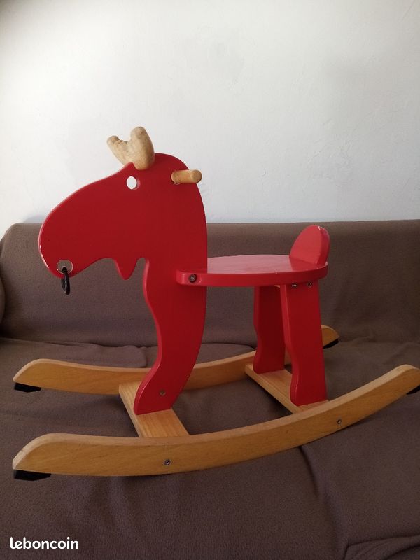 Animal à bascule. Petit Renne en bois (image 1)