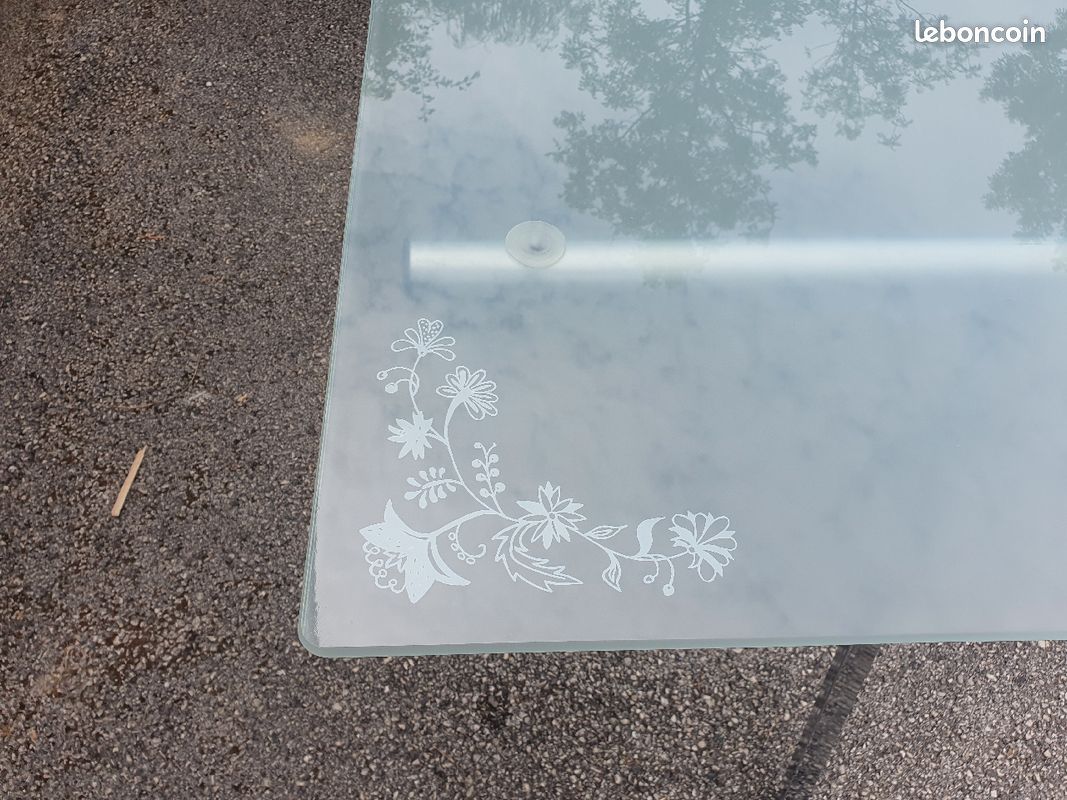 Table / bureau en verre sur tréteaux metal (image 4)