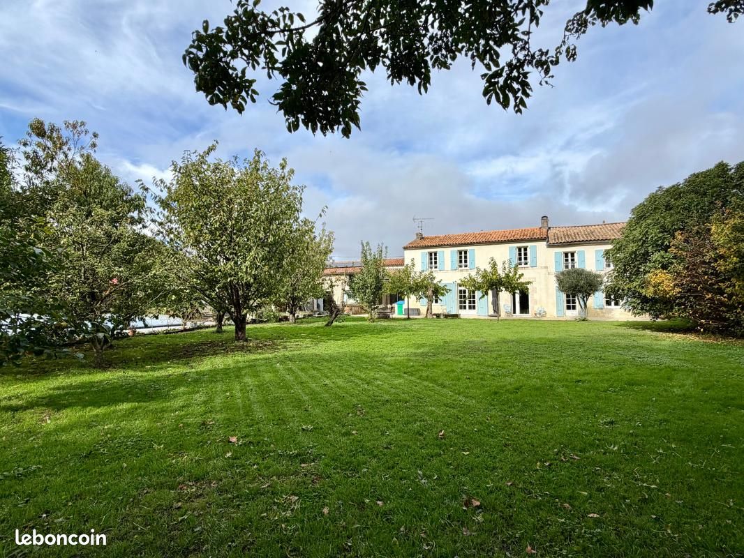 Maison 9 pièces 290 m² · à Aigrefeuille-d'Aunis · 290 m² · 647 900 €