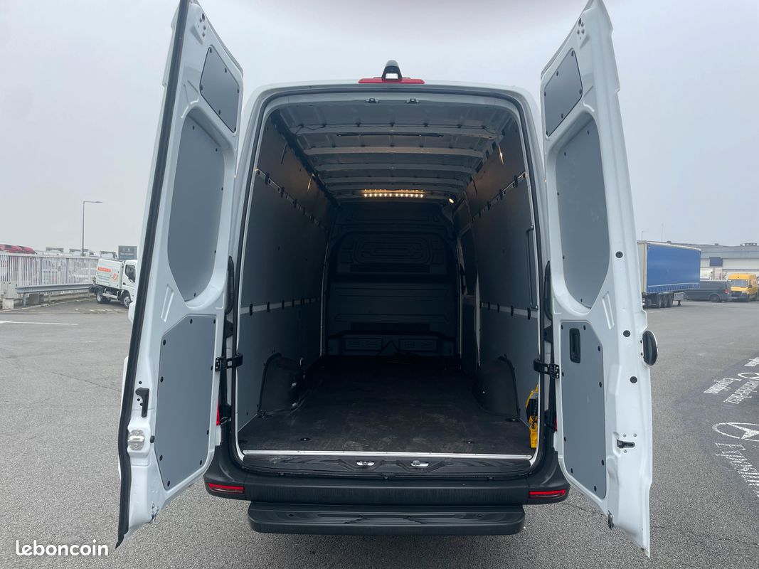 555 Euro(s) HT/Mois MERCEDES ELECTRIQUE E SPRINTER 43S L3H2 55 990 Euro(s) HT (image 5)