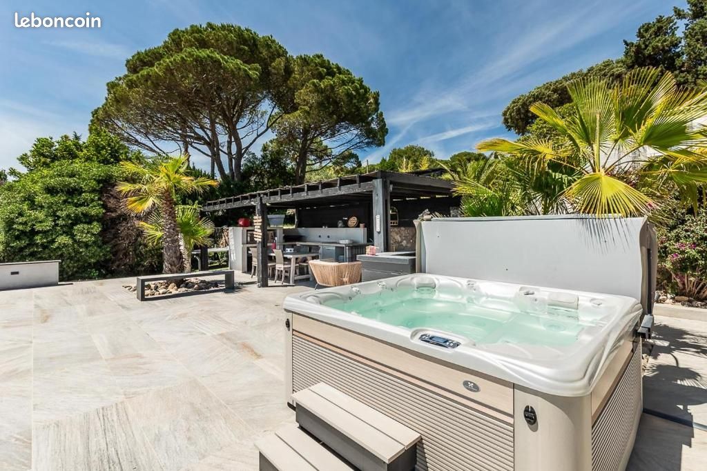 Escapade contemporaine avec confort aquatique (image 13)
