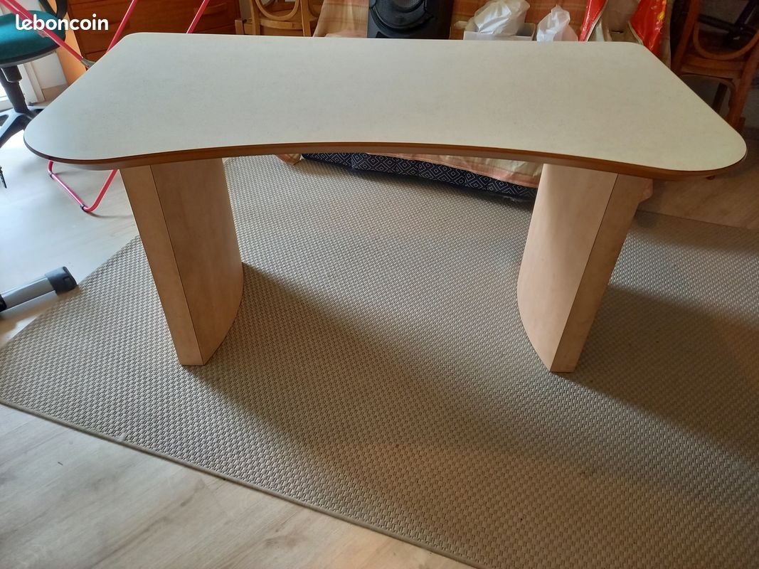 Bureau (image 2)