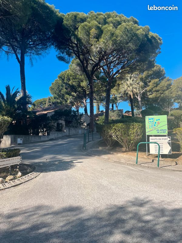 Studio + clim + terrasse de 20m2 à 300m plage des Lecques (image 10)