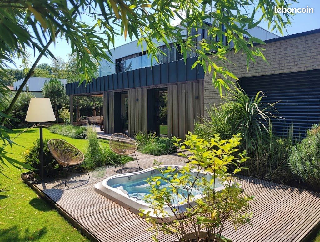 Maison 7 pièces 193 m² · à Croix · 193 m² · 1 080 000 €